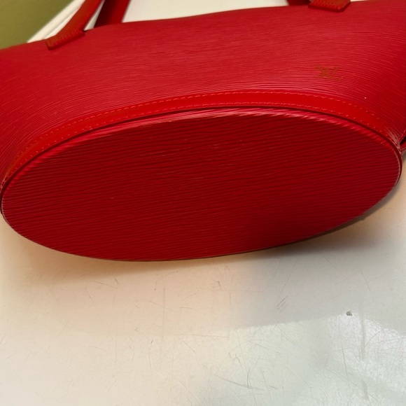 Louis Vuitton vintage authentic red Epi shoulder bag AR0054 - Picture 2 of 7